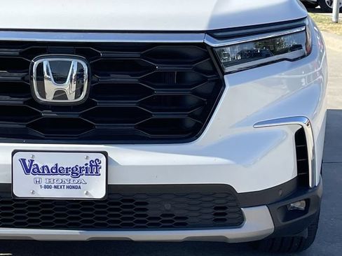 Used 2025 Honda Pilot Touring image 8