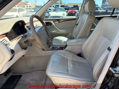 Used 2000 Mercedes-Benz E 320 Sedan image 10