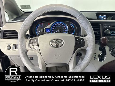 Used 2013 Toyota Sienna XLE image 11