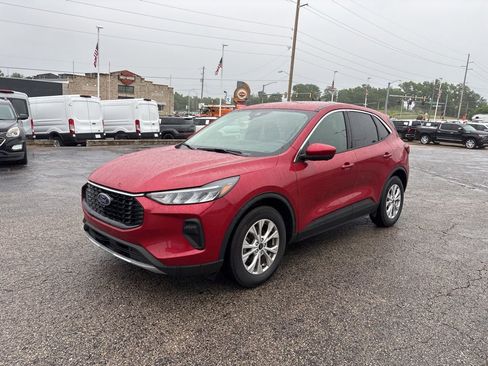 Used 2023 Ford Escape Active w/ Tech Pack #2 FWD image 3