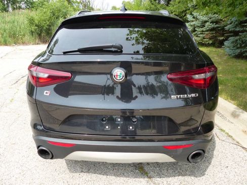 Used 2018 Alfa Romeo Stelvio Sport w/ Quick Order Package 22J Sport AWD/4WD image 8