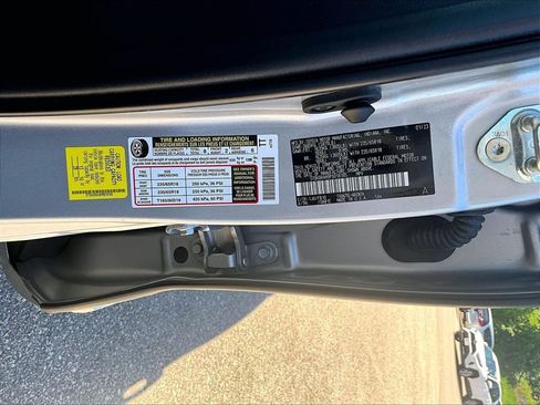 Used 2023 Toyota Highlander LE FWD image 34