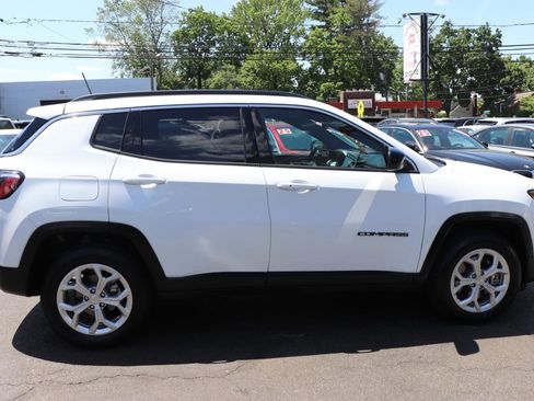 Used 2024 Jeep Compass Latitude AWD/4WD image 6