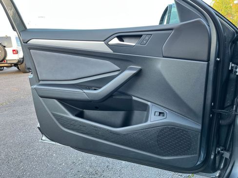 Used 2025 Volkswagen Jetta SE image 20