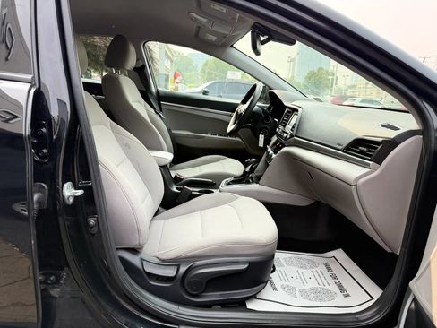Used 2020 Hyundai Elantra SE FWD image 30