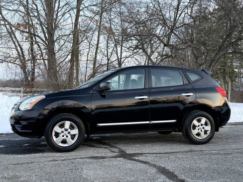 Used 2011 Nissan Rogue S image 2