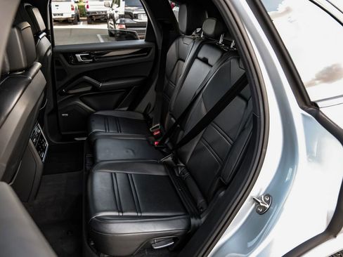 Used 2021 Porsche Cayenne image 42