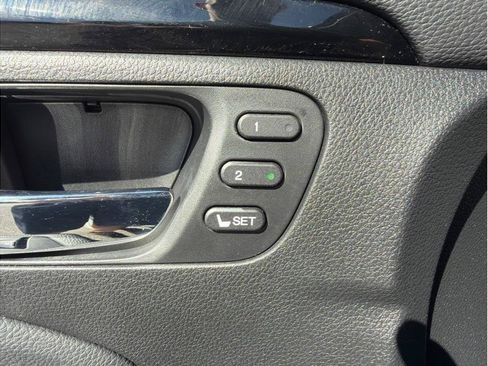 Used 2017 Honda Pilot Touring image 11
