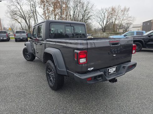 Used 2023 Jeep Gladiator Sport image 7