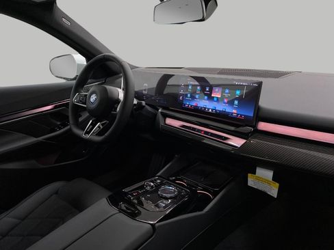 New 2026 BMW 550e xDrive image 19