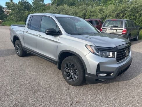Used 2023 Honda Ridgeline Sport image 2