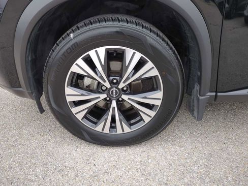 Used 2023 Nissan Rogue SV image 32