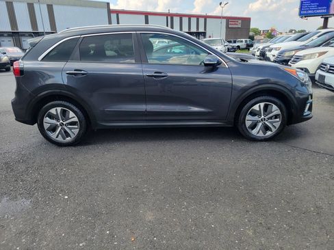 Used 2019 Kia Niro EX w/ Cold Weather Package 2.0 image 4