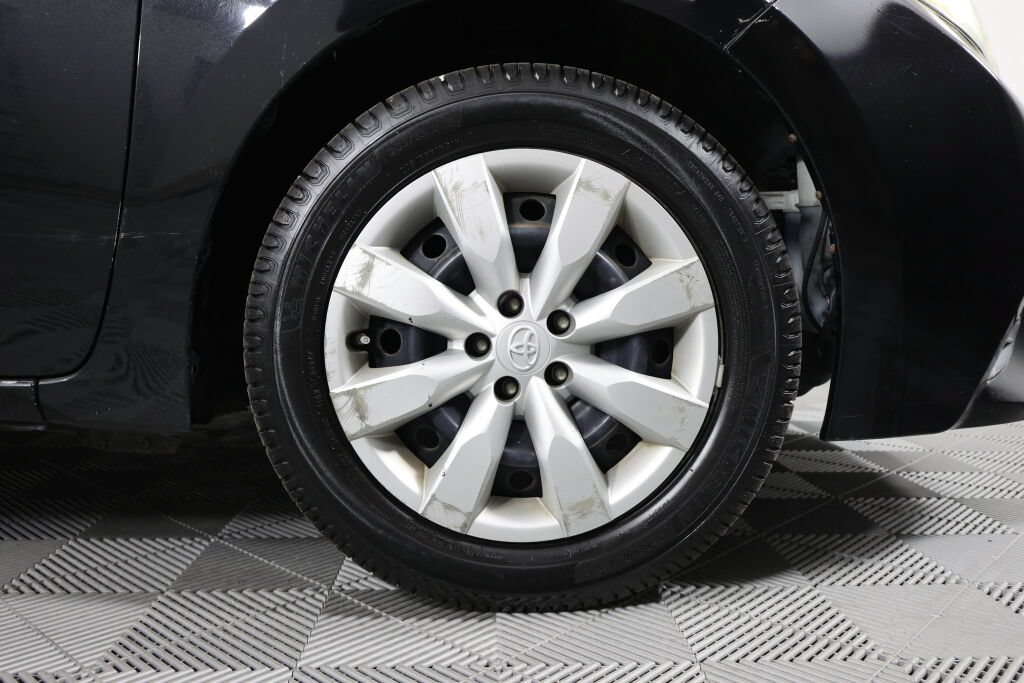 Used 2014 Toyota Corolla LE FWD image 6