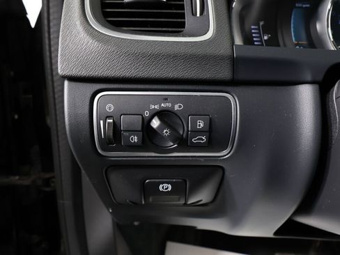 Used 2016 Volvo V60 T5 Cross Country Platinum image 32