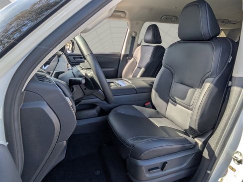 New 2025 Nissan Armada SV image 4