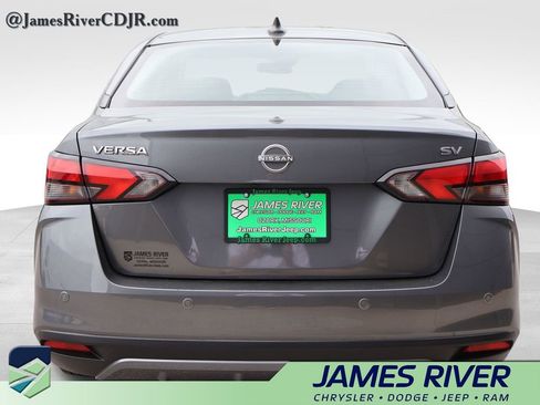 Used 2023 Nissan Versa SV FWD image 4