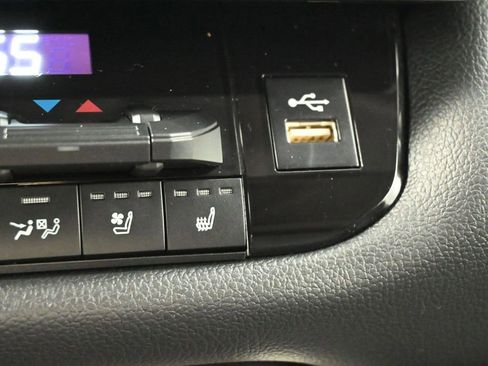 Used 2024 Toyota Tundra Limited AWD/4WD image 15