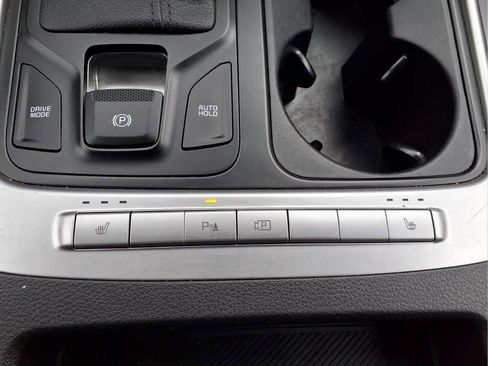 Used 2025 Kia Carnival FWD image 15