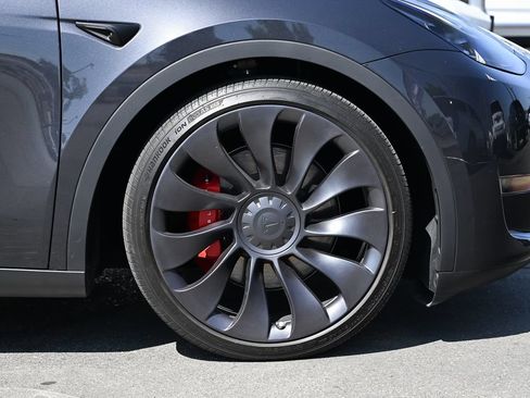 Used 2024 Tesla Model Y Performance AWD/4WD image 11