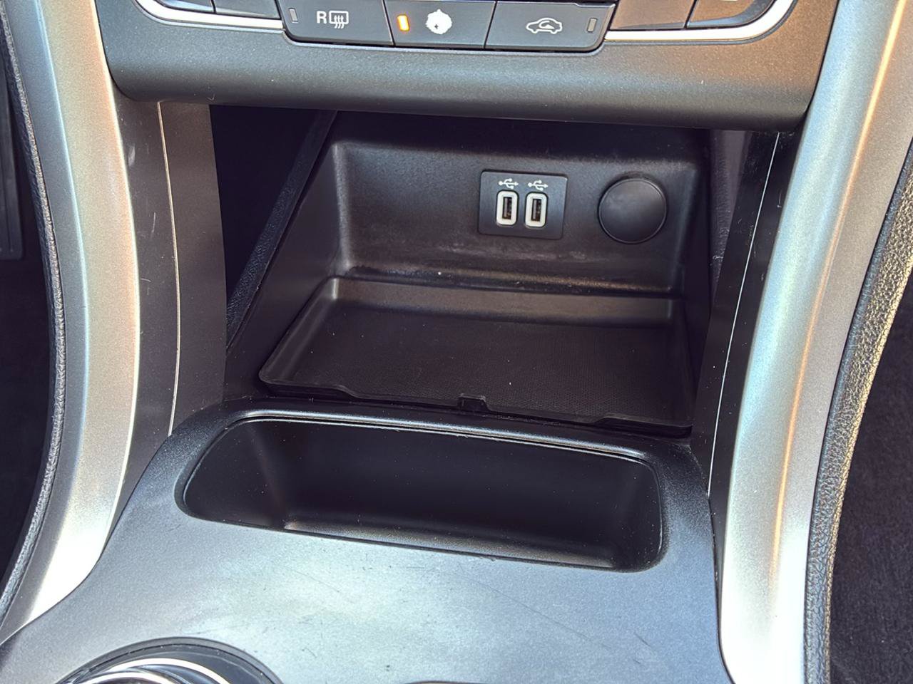 Used 2020 Ford Fusion SE FWD image 38
