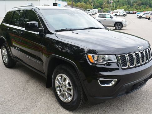 Used 2020 Jeep Grand Cherokee Laredo AWD/4WD image 4