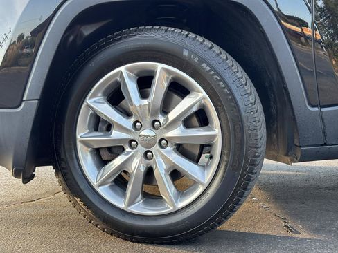 Used 2017 Jeep Cherokee Limited AWD/4WD image 50