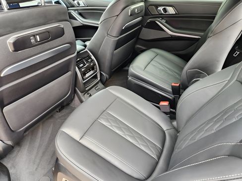 Certified 2025 BMW X7 M60i AWD/4WD image 24