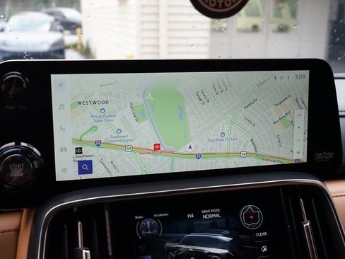 Used 2026 Lexus LX 600 4WD w/ Appearance Package image 15