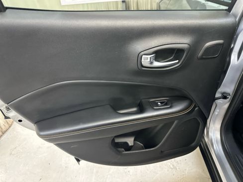 Used 2019 Jeep Compass Latitude w/ Cold Weather Group image 28