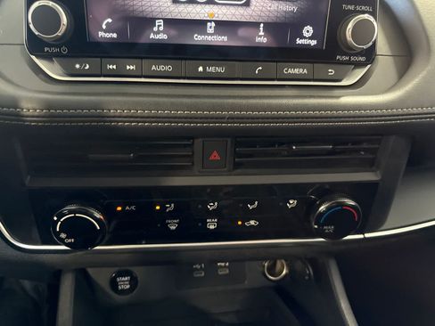 Used 2024 Nissan Rogue S FWD image 27
