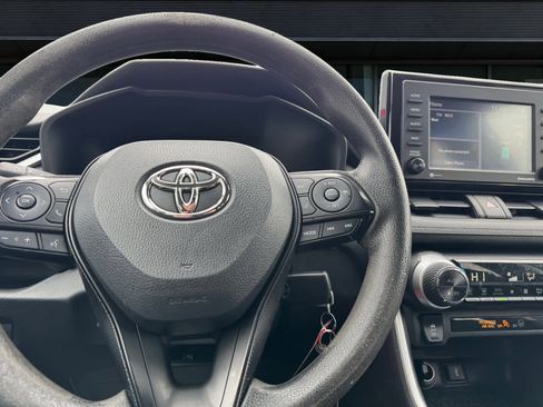 Used 2022 Toyota RAV4 LE image 3
