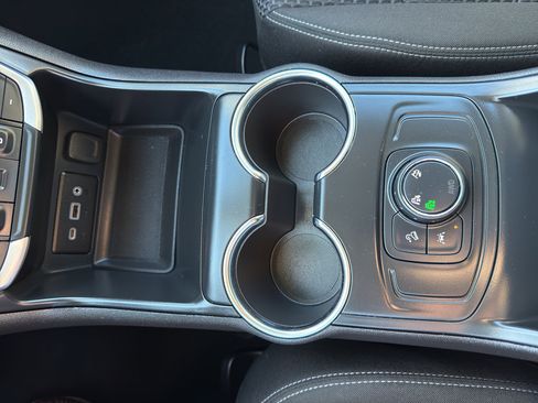 Used 2024 GMC Terrain SLE image 22