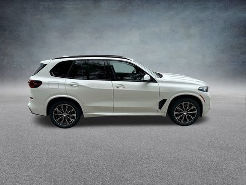 New 2026 BMW X5 xDrive40i w/ M Sport Package AWD/4WD image 9