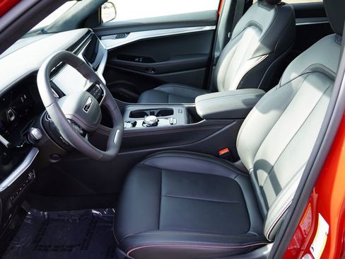 Used 2025 Jeep Wagoneer S Launch Edition image 16