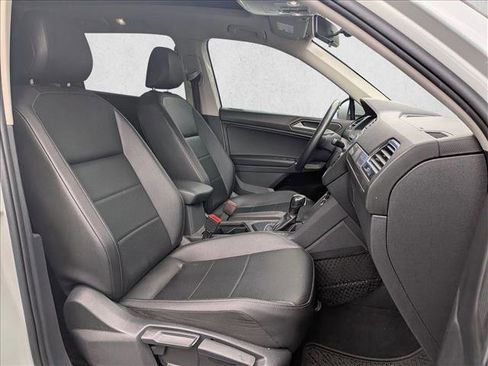 Used 2020 Volkswagen Tiguan SE image 23