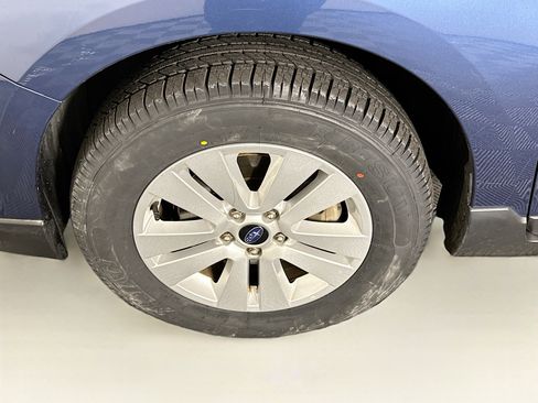 Used 2019 Subaru Outback 2.5i Premium image 11