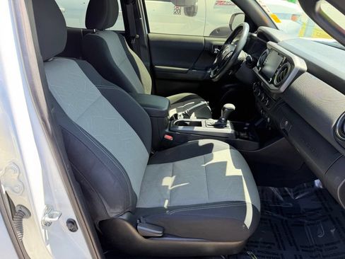 Used 2022 Toyota Tacoma TRD Sport w/ Technology Package AWD/4WD image 20