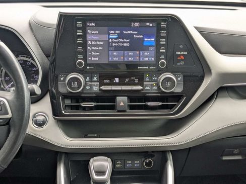 Used 2022 Toyota Highlander XLE FWD image 20