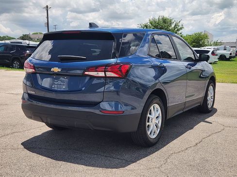Certified 2024 Chevrolet Equinox LS w/ LS Convenience Package FWD image 4