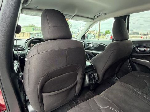Used 2019 Jeep Cherokee Latitude w/ Popular Appearance Group AWD/4WD image 12