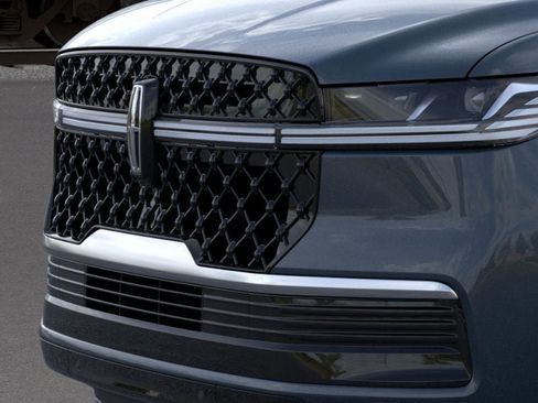 New 2026 Lincoln Navigator Reserve w/ Jet Appearance Package AWD/4WD image 17