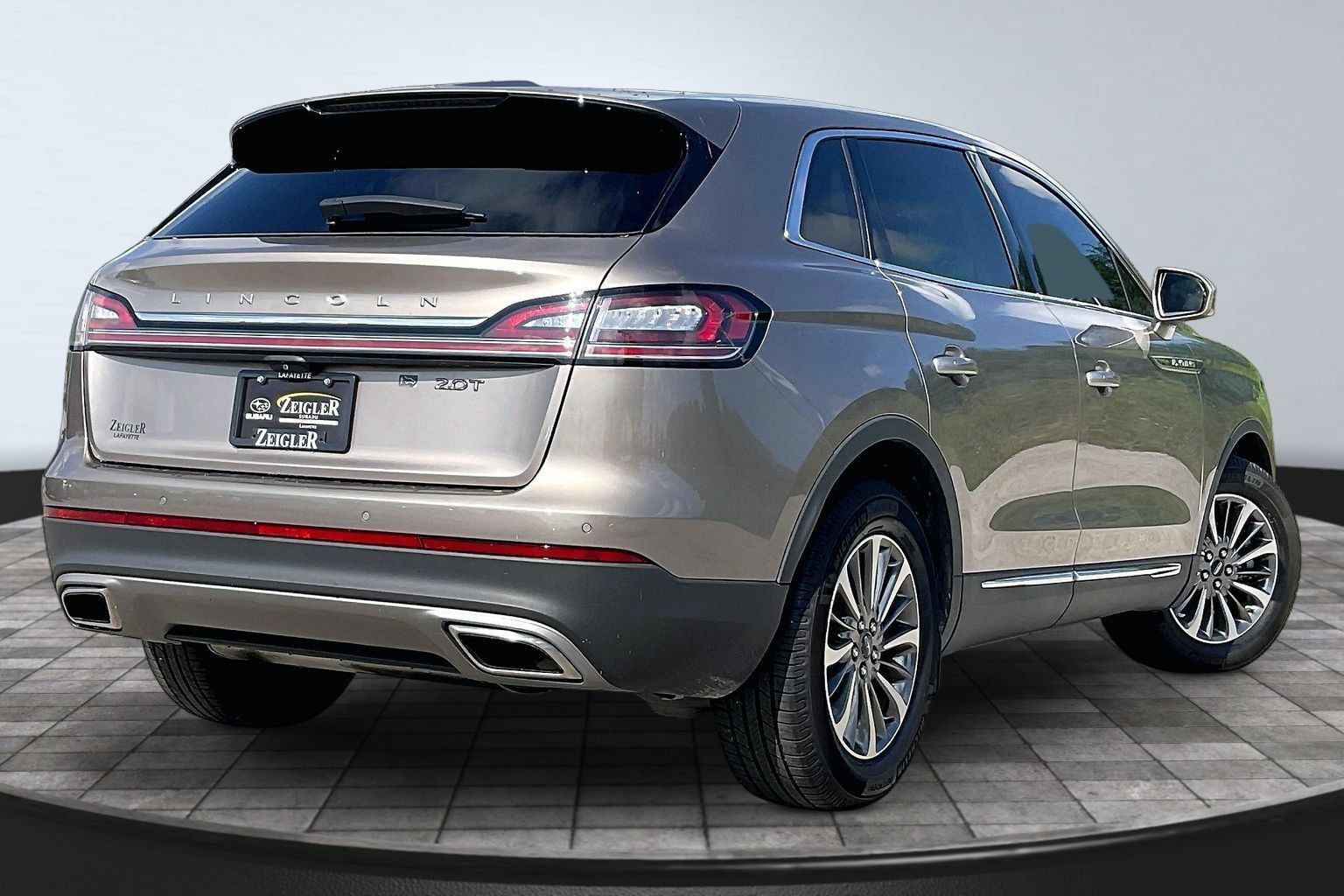 Used 2019 Lincoln Nautilus Select w/ Cargo Utility Package FWD image 2