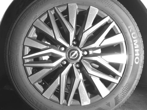 Used 2025 Nissan Altima 2.5 SV FWD image 9