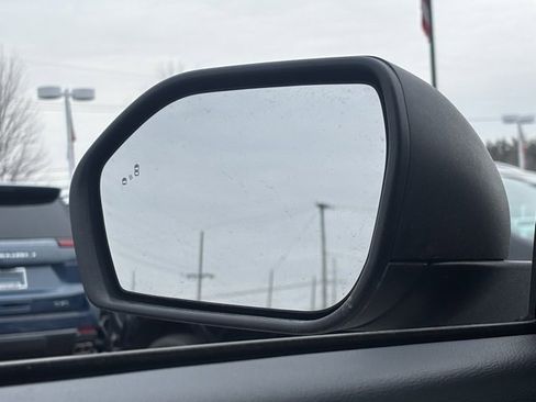 Used 2022 Ford Explorer XLT w/ Equipment Group 202A image 32