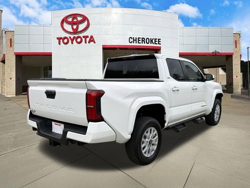 Used 2024 Toyota Tacoma SR5 AWD/4WD image 5