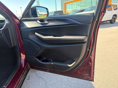 Used 2025 Jeep Grand Cherokee Altitude AWD/4WD image 48