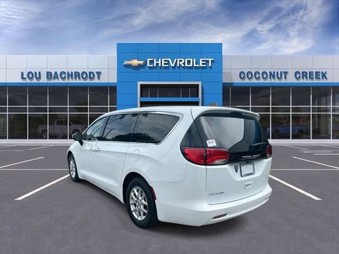 Used 2023 Chrysler Voyager LX FWD image 6