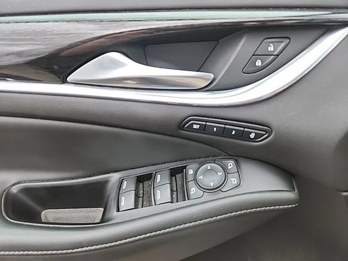 Used 2020 Buick Enclave Avenir w/ Avenir Technology Package AWD/4WD image 32