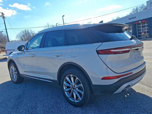 Used 2022 Lincoln Corsair AWD w/ Premium Package image 4